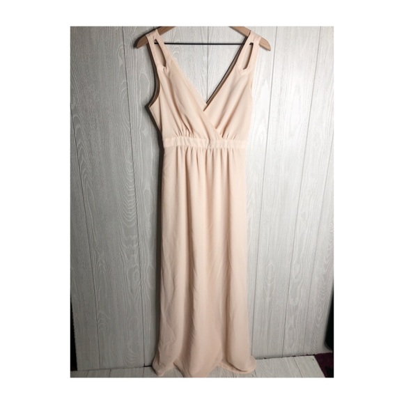 Forever 21 Dresses & Skirts - Peach/cream Beautiful Gown size Small
